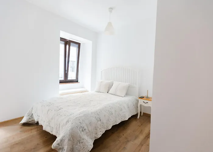 Locart -Cozy Downtown Apartment, Near Black Church With Free Wi-Fi